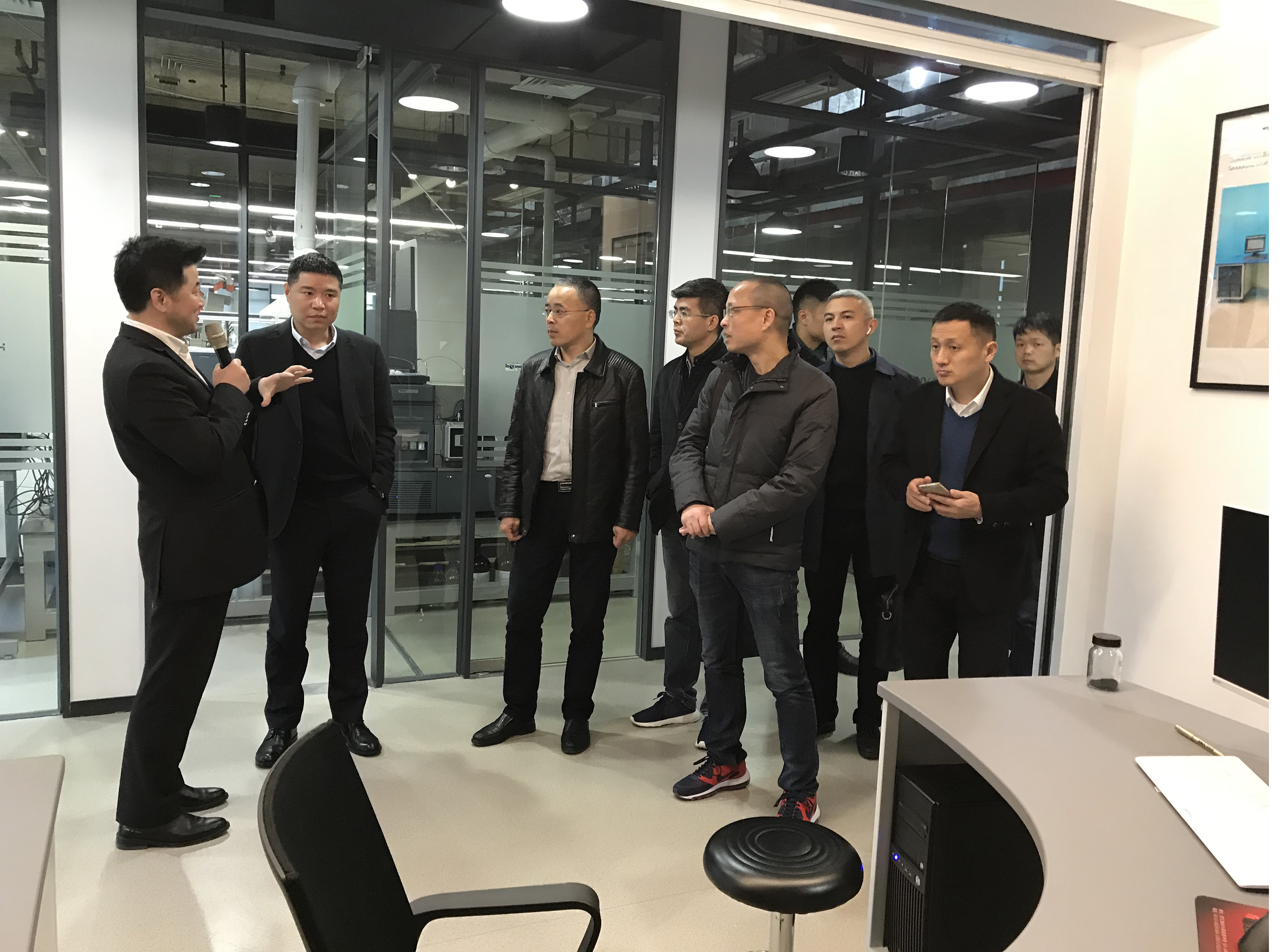 Mayor of Tongxiang City, Zhejiang Province and related leaders visited the Institute