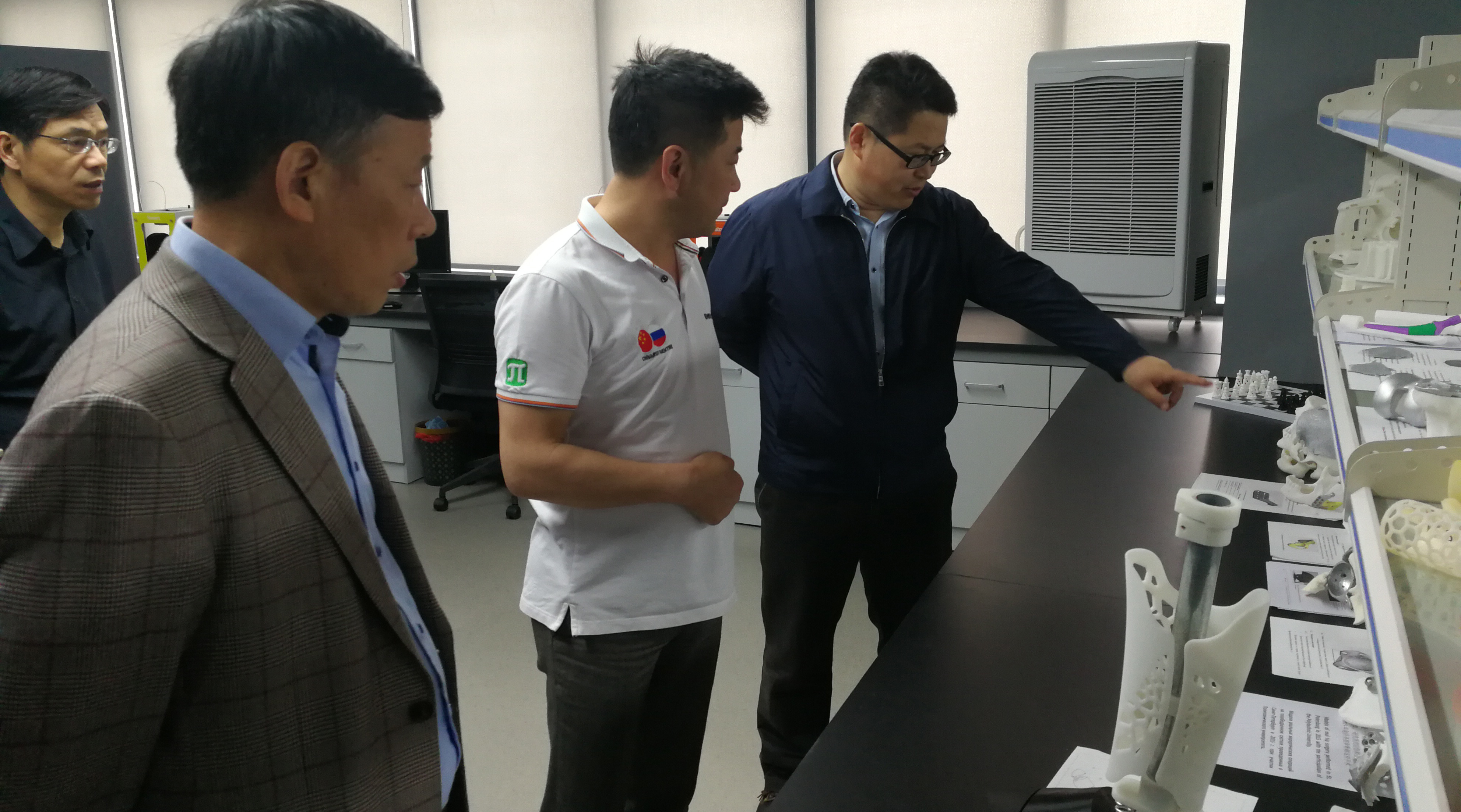 The Director of the Rural Center of the Ministry of Science and Technology, and the Dean of the Chinese Academy of Management, Liu Dean visited our hospital.